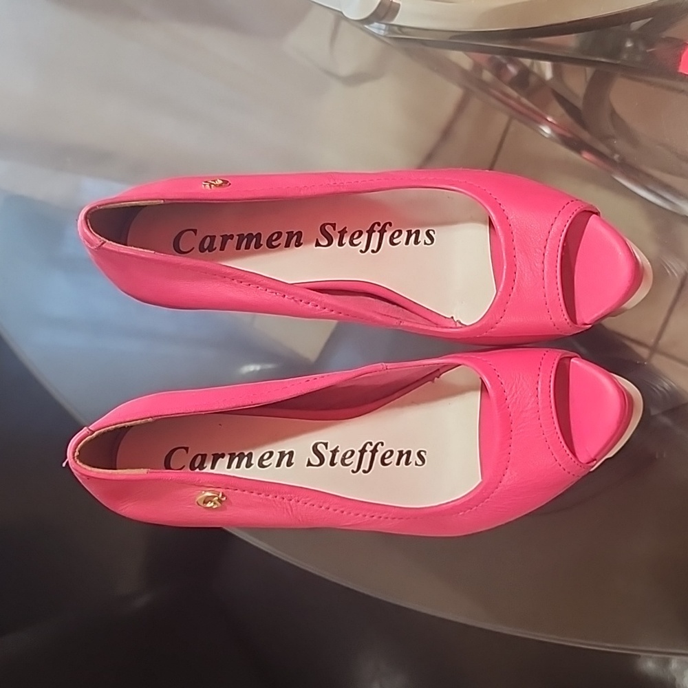Heel shoes